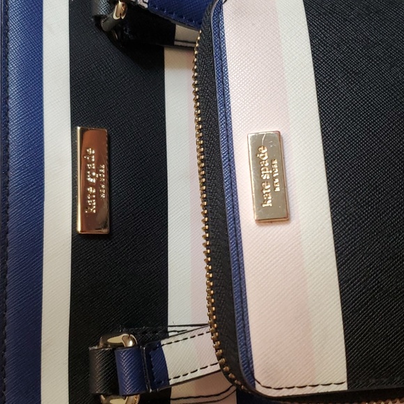 Kate Spade leather handbag w/matching wallet in pristine condition! - Picture 2 of 9